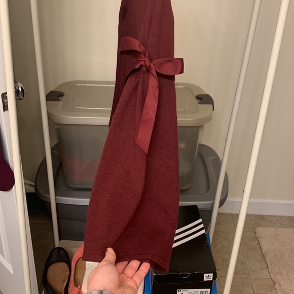 Mid-length long sleeve dress with arm ribbon ties - Picture 3 of 4